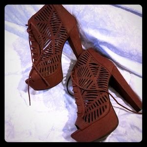 Women's high heel shoes